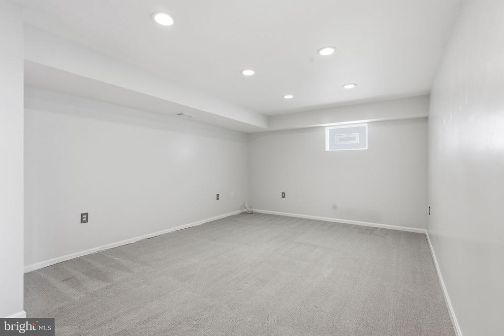 7690 GREEN GARLAND DRIVE