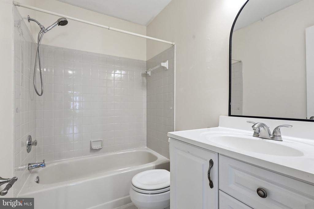 7690 GREEN GARLAND DRIVE