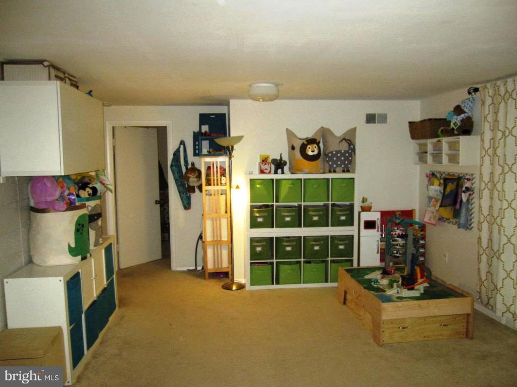 3913 MOSS DRIVE