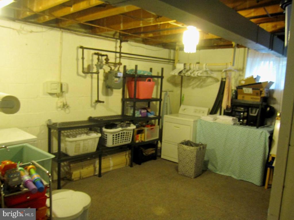 3913 MOSS DRIVE