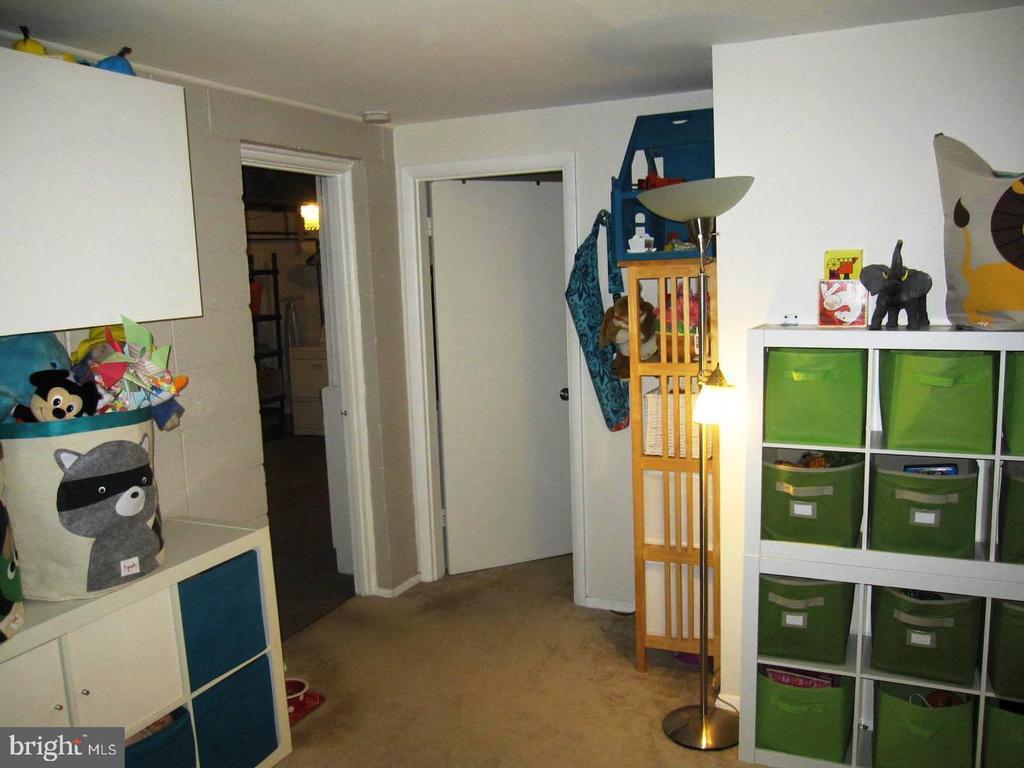 3913 MOSS DRIVE
