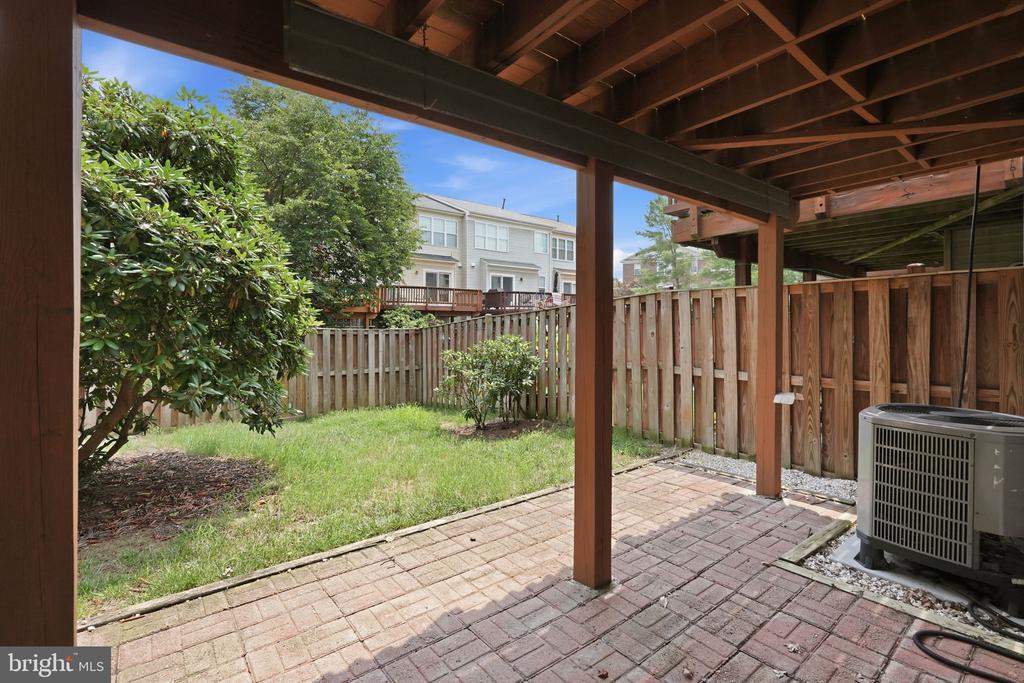 7483 DIGBY GREEN