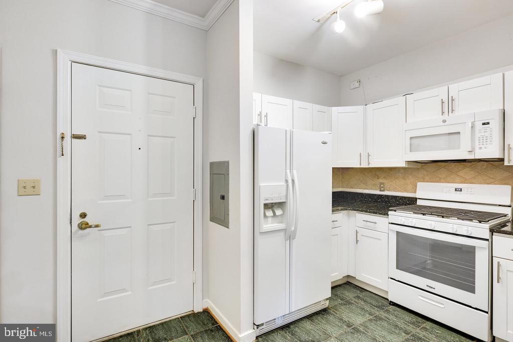 1645 INTERNATIONAL DRIVE Unit: 411