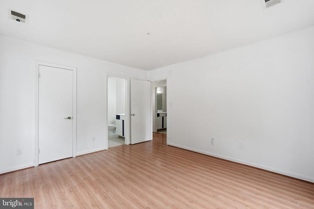 3176 SUMMIT SQUARE DRIVE Unit: 4-A2