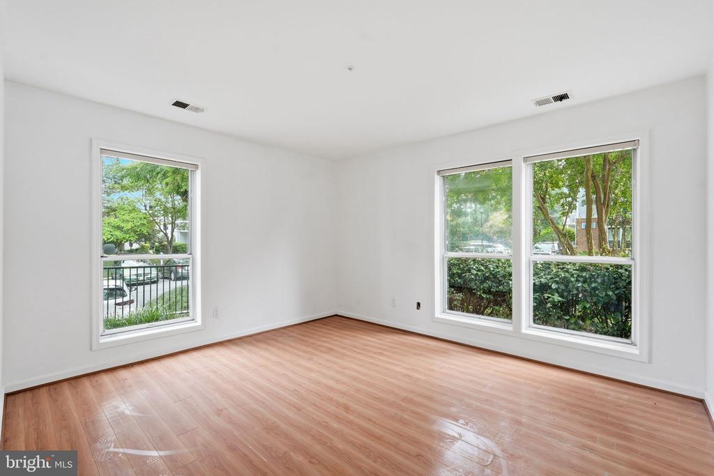 3176 SUMMIT SQUARE DRIVE Unit: 4-A2