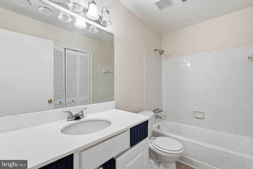 3176 SUMMIT SQUARE DRIVE Unit: 4-A2