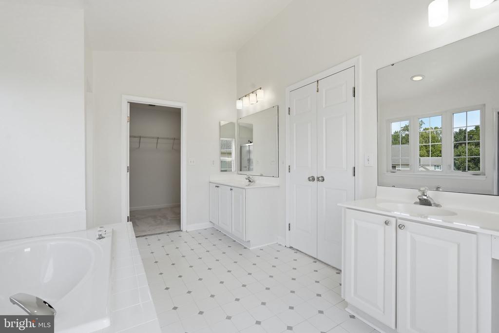 14090 EAGLE CHASE CIRCLE
