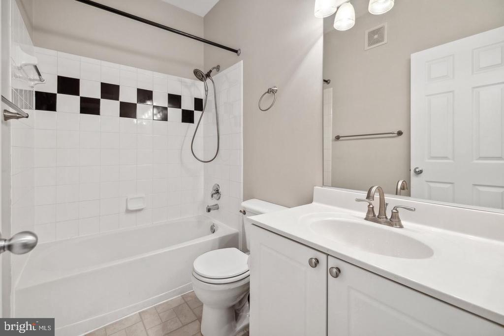 9490 VIRGINIA CENTER BOULEVARD Unit: 132