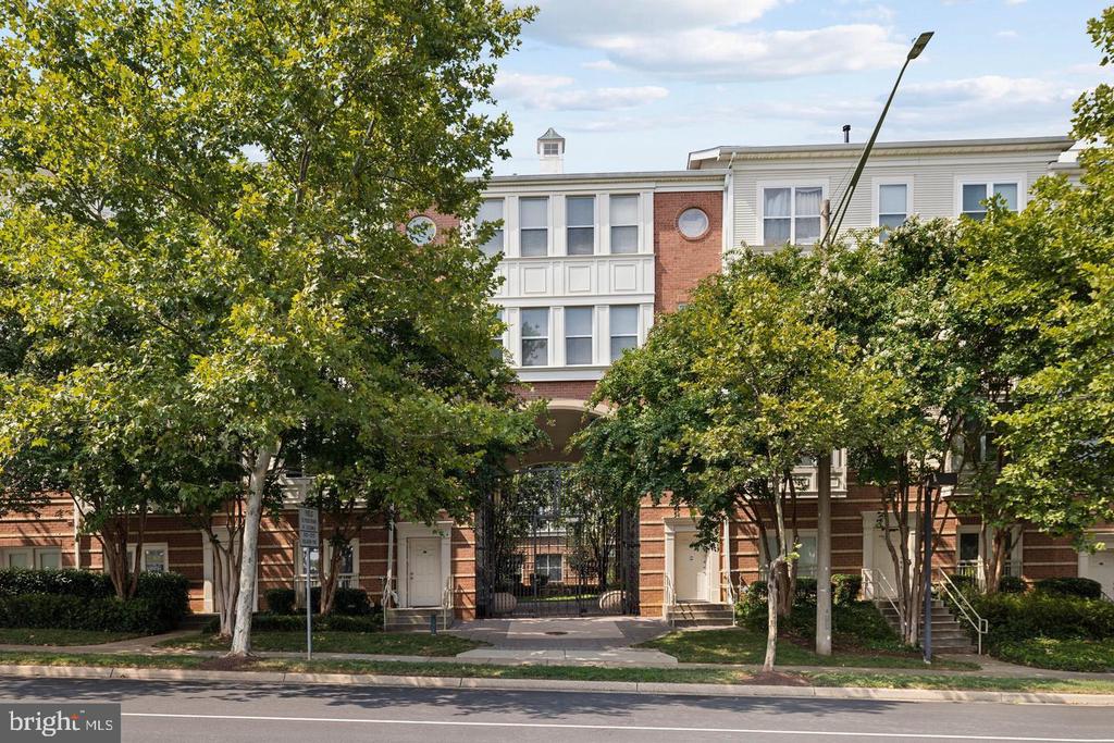 9490 VIRGINIA CENTER BOULEVARD Unit: 132