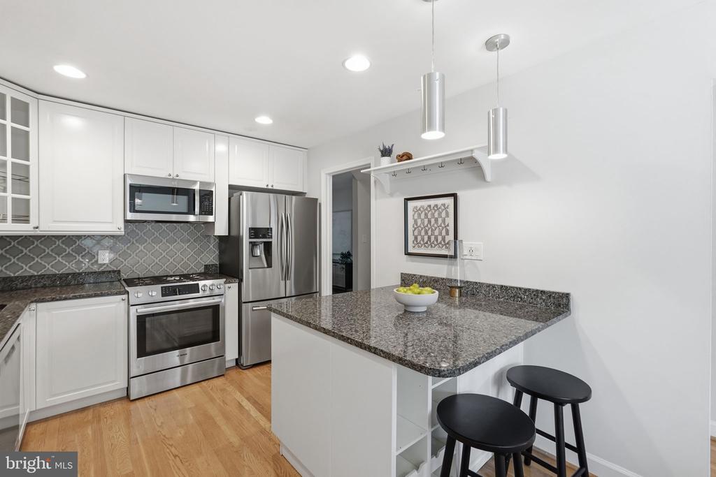 3318 ARDLEY COURT