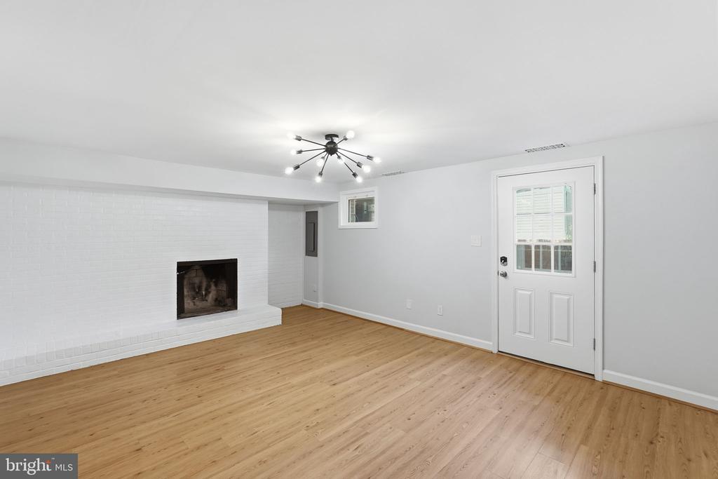 3318 ARDLEY COURT