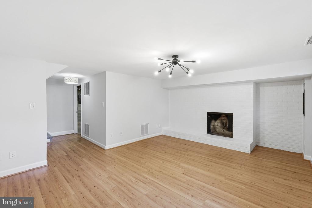 3318 ARDLEY COURT