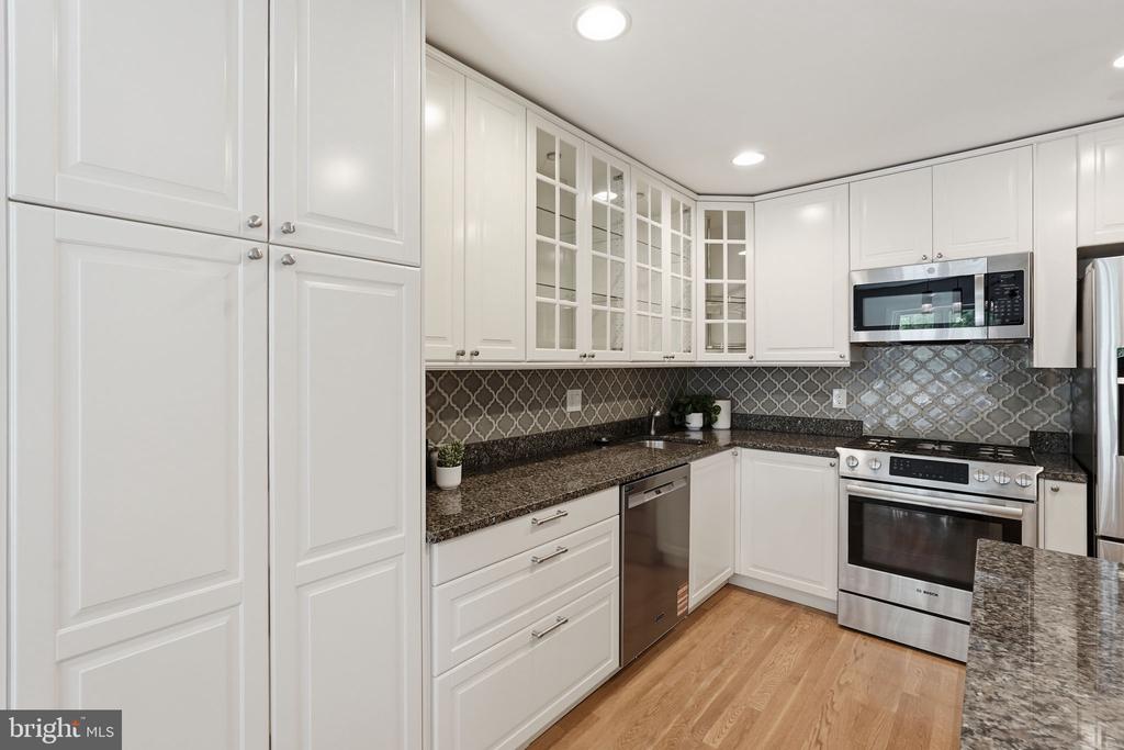 3318 ARDLEY COURT