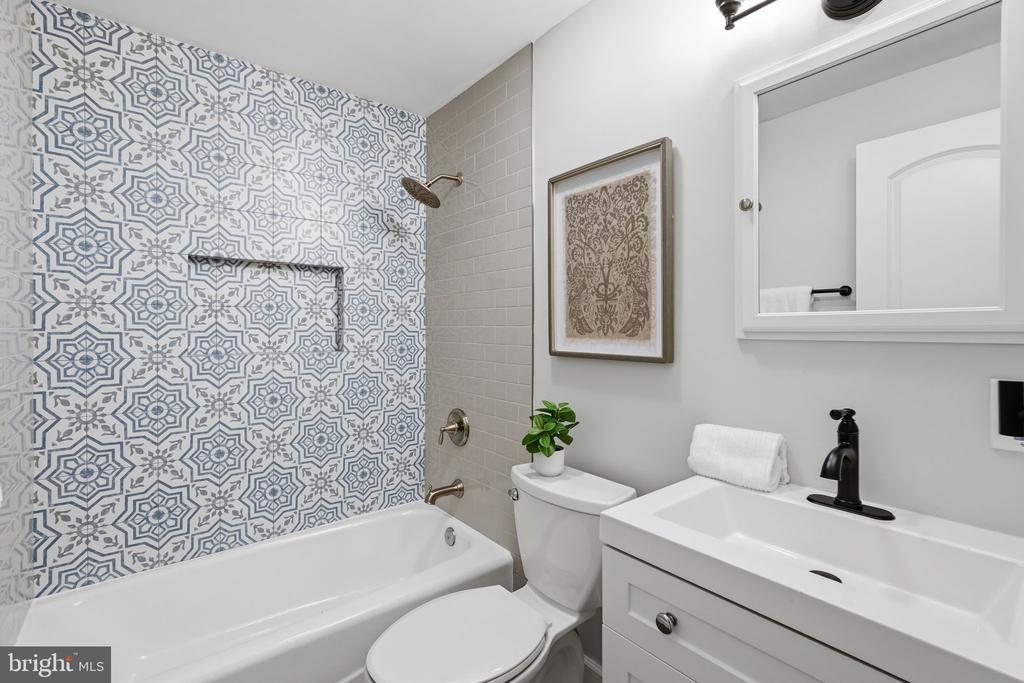 3318 ARDLEY COURT