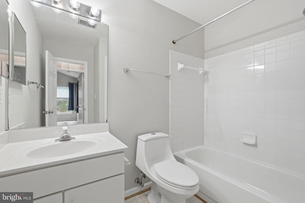 13222 GOOSE POND LANE