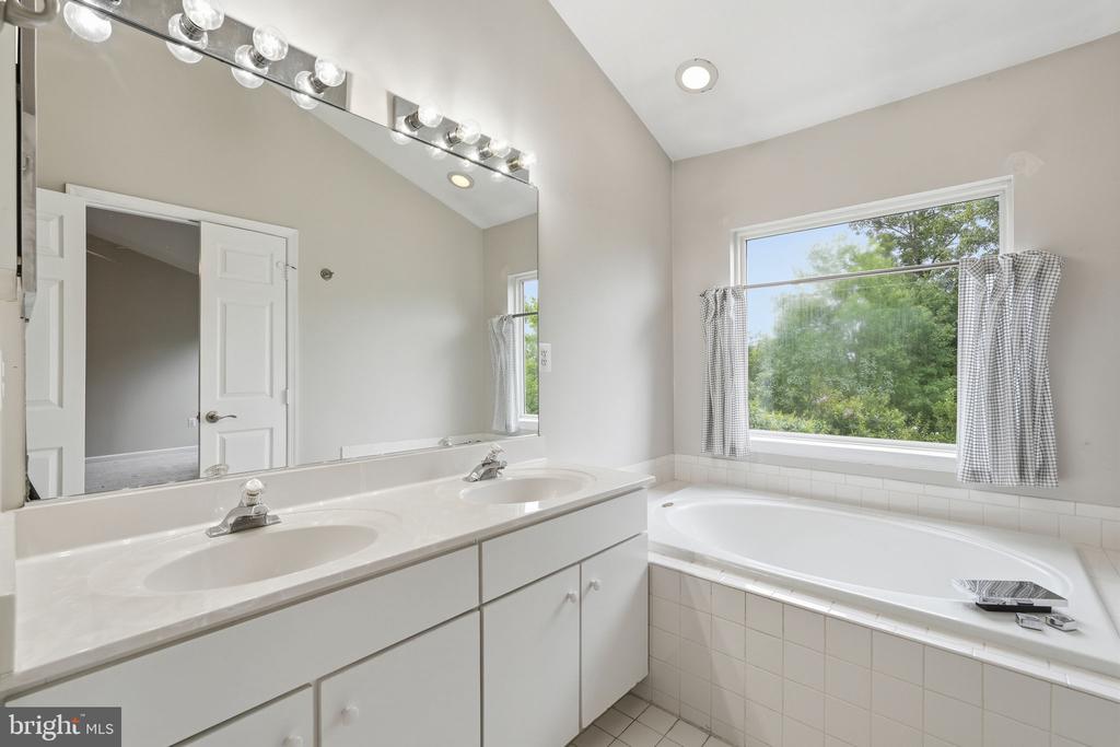 13222 GOOSE POND LANE