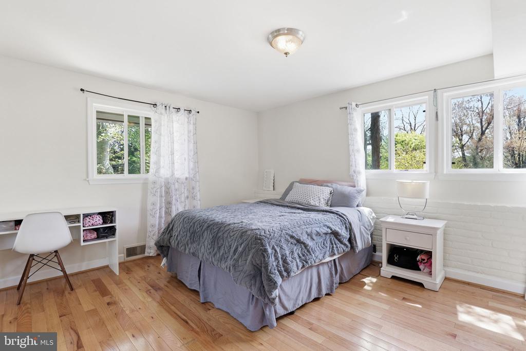 6811 VALLEY BROOK DRIVE