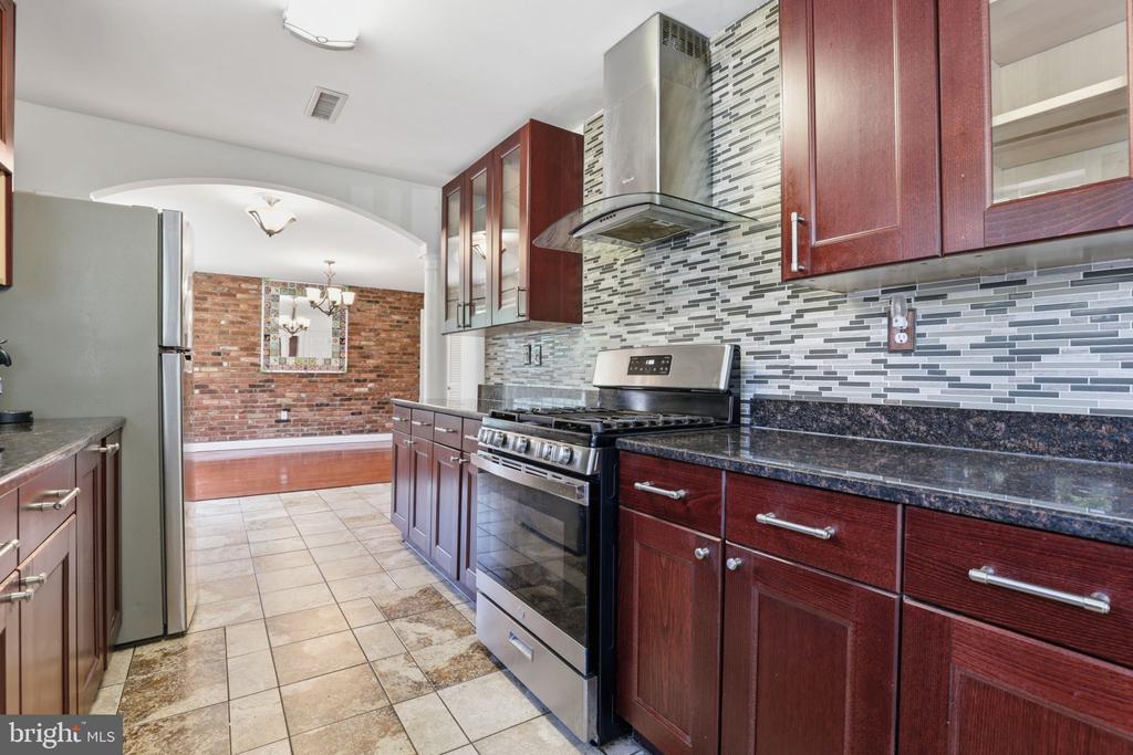 6811 VALLEY BROOK DRIVE