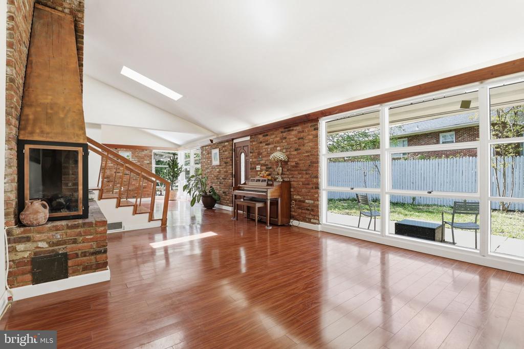 6811 VALLEY BROOK DRIVE