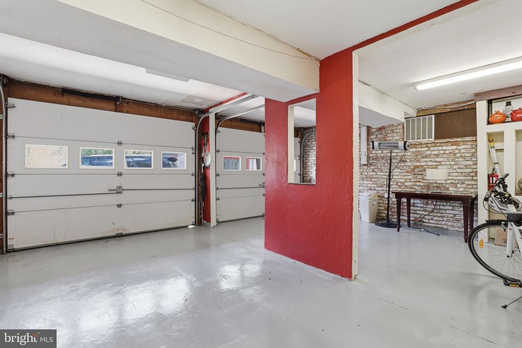 6811 VALLEY BROOK DRIVE
