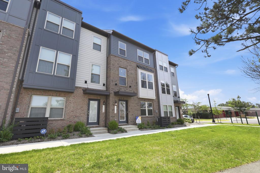 2118 ACADIA ROAD