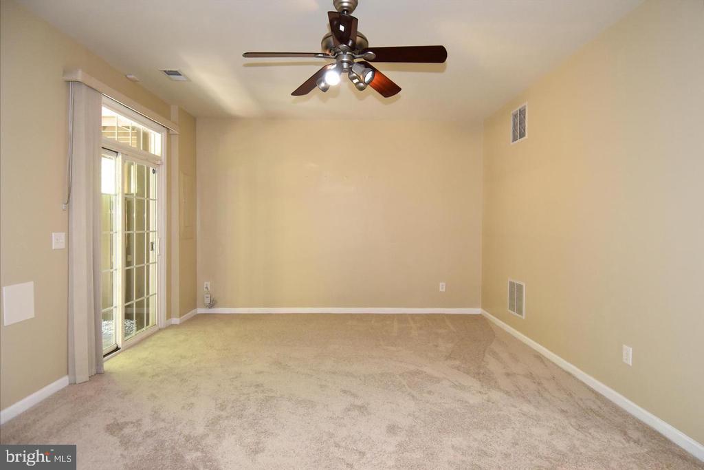 7810 LOCUST LEAF LANE
