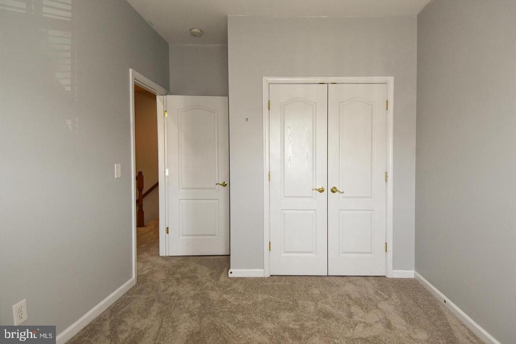 7810 LOCUST LEAF LANE