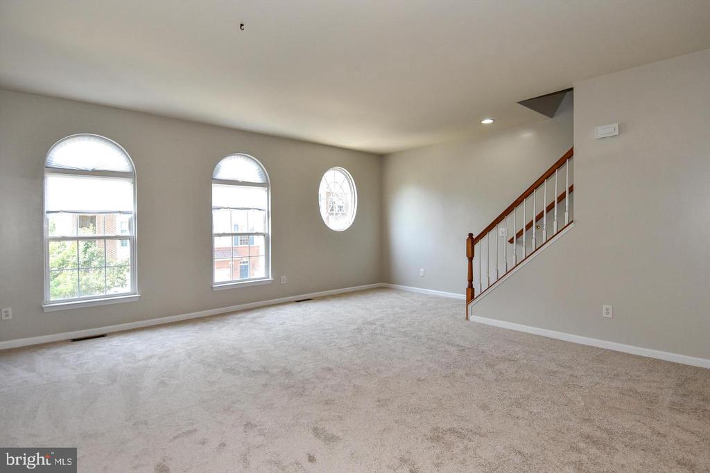 7810 LOCUST LEAF LANE
