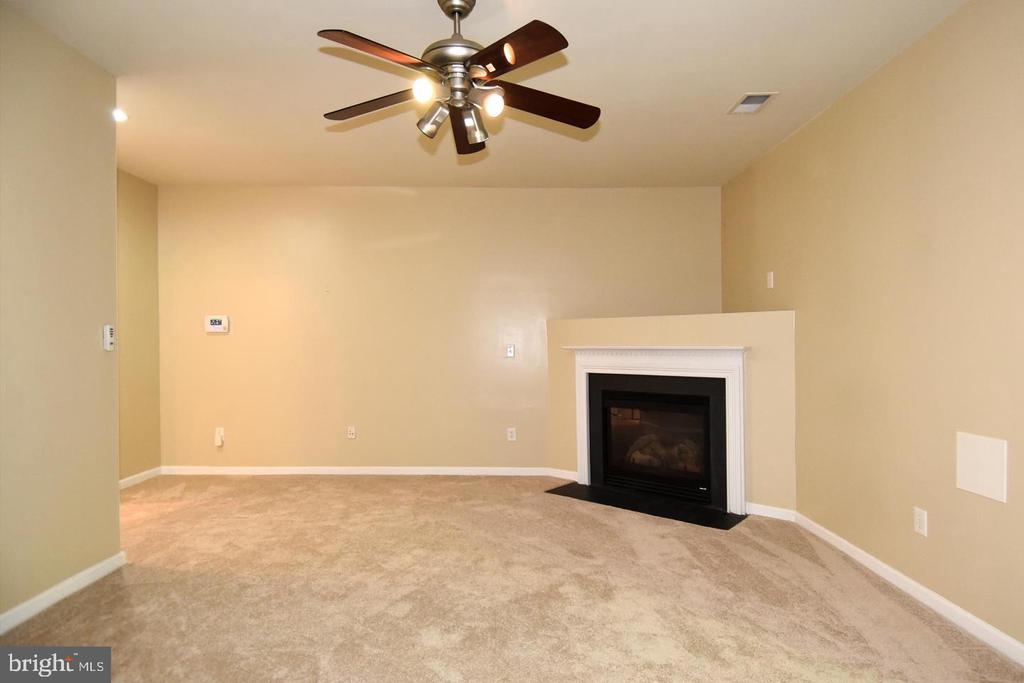7810 LOCUST LEAF LANE