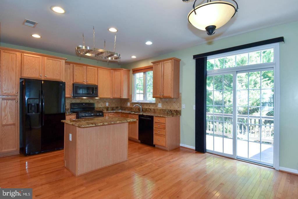 7810 LOCUST LEAF LANE