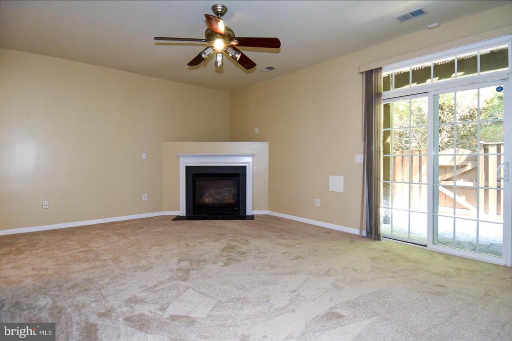 7810 LOCUST LEAF LANE