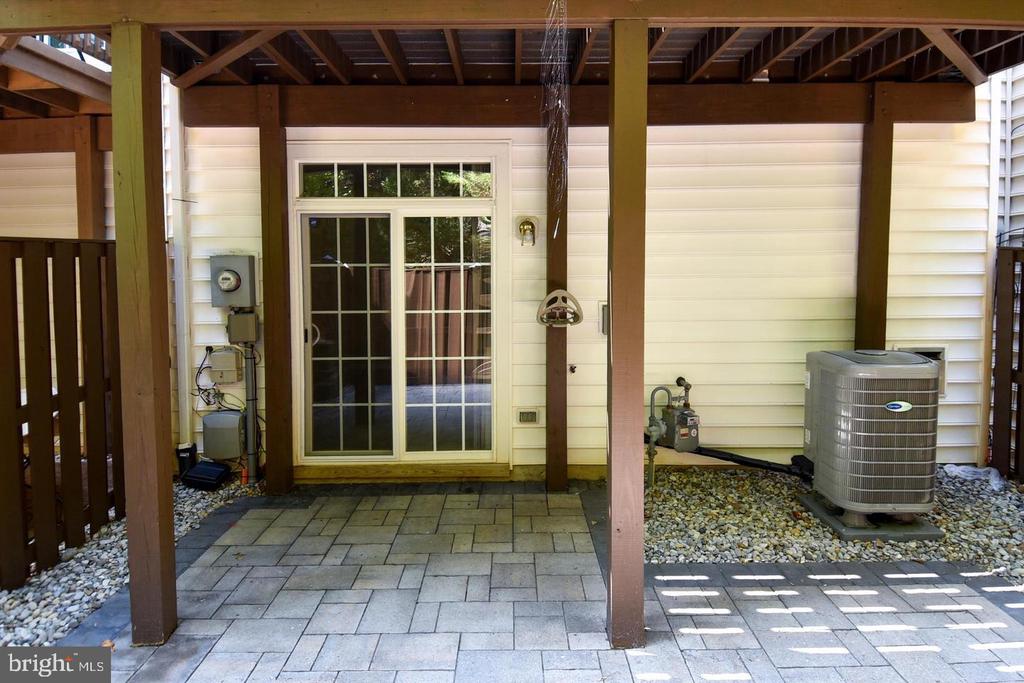 7810 LOCUST LEAF LANE