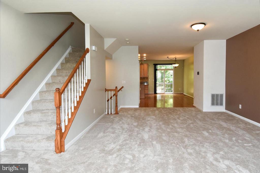 7810 LOCUST LEAF LANE