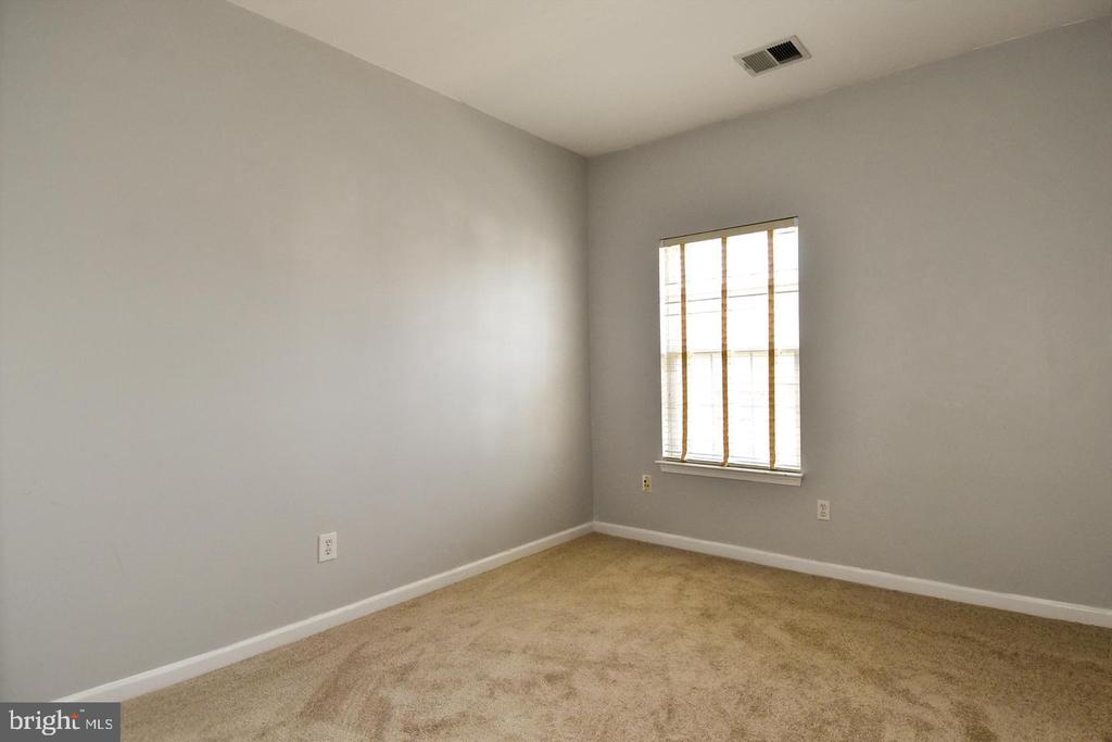 7810 LOCUST LEAF LANE