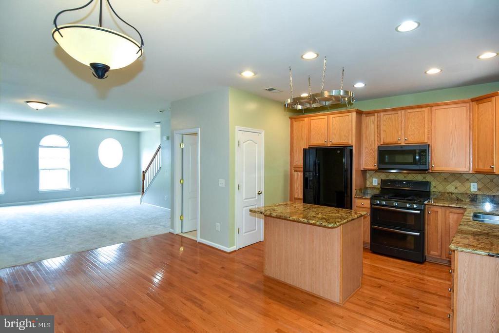 7810 LOCUST LEAF LANE