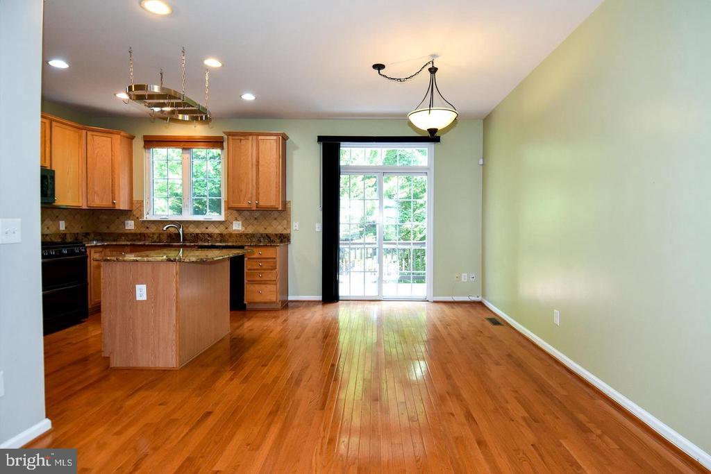 7810 LOCUST LEAF LANE