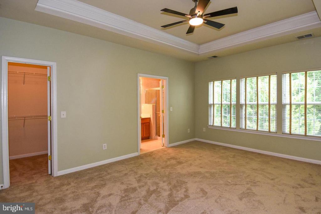 7810 LOCUST LEAF LANE
