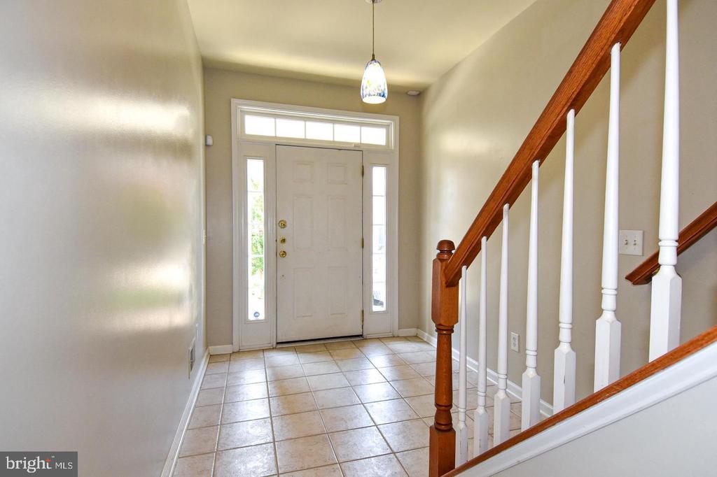 7810 LOCUST LEAF LANE
