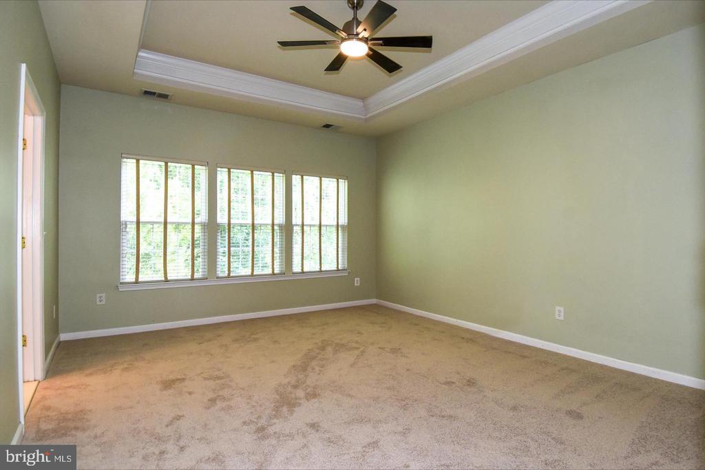 7810 LOCUST LEAF LANE