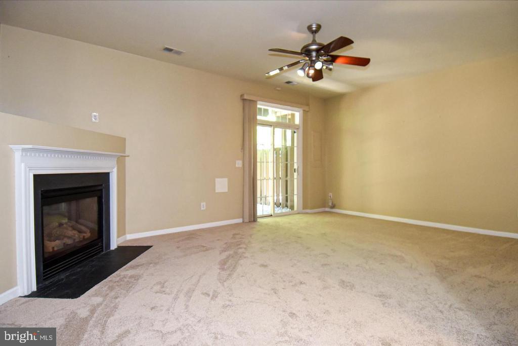 7810 LOCUST LEAF LANE