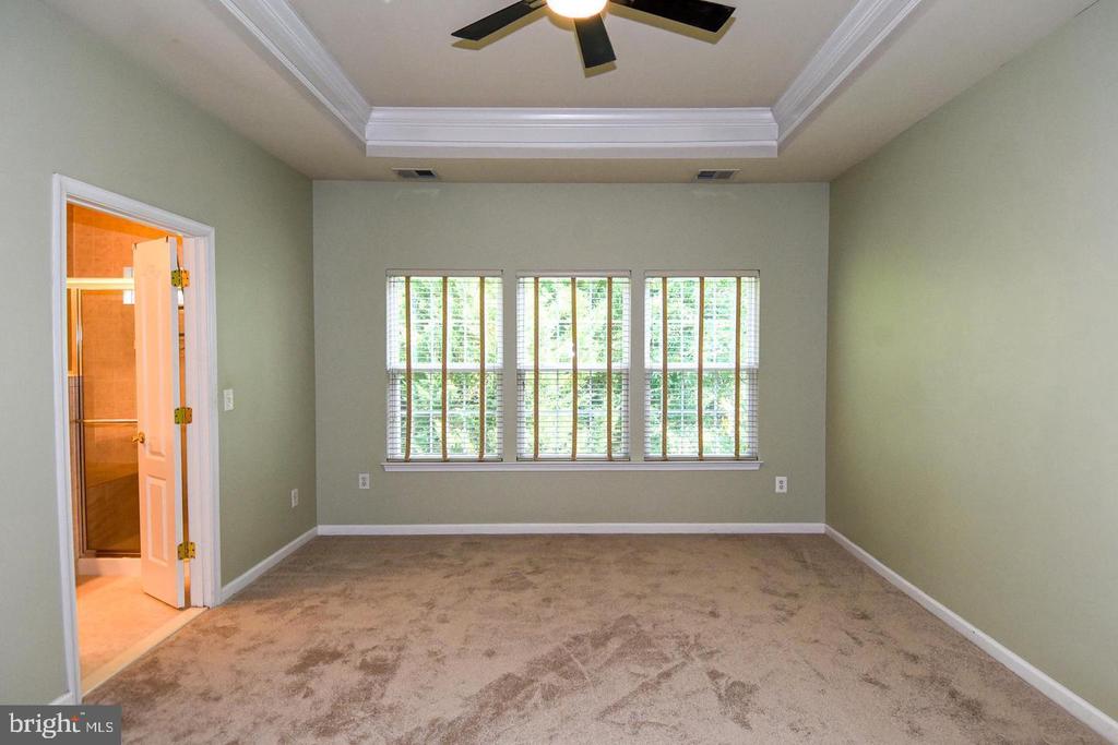 7810 LOCUST LEAF LANE
