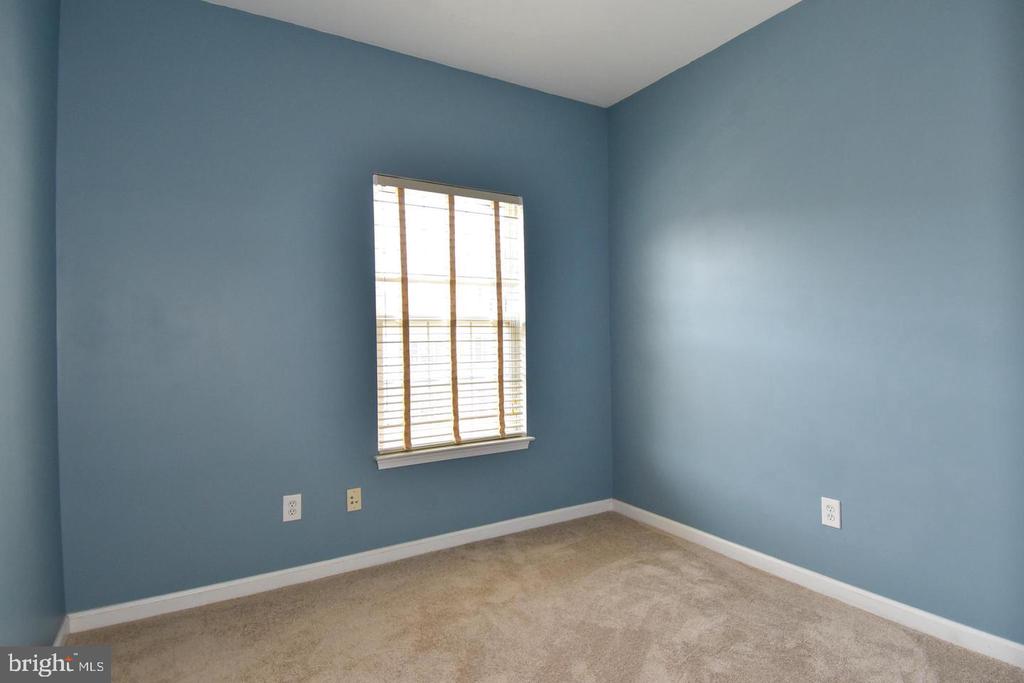 7810 LOCUST LEAF LANE