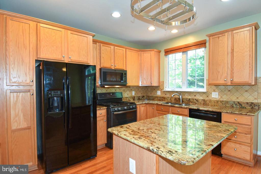 7810 LOCUST LEAF LANE