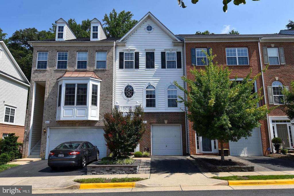 7810 LOCUST LEAF LANE