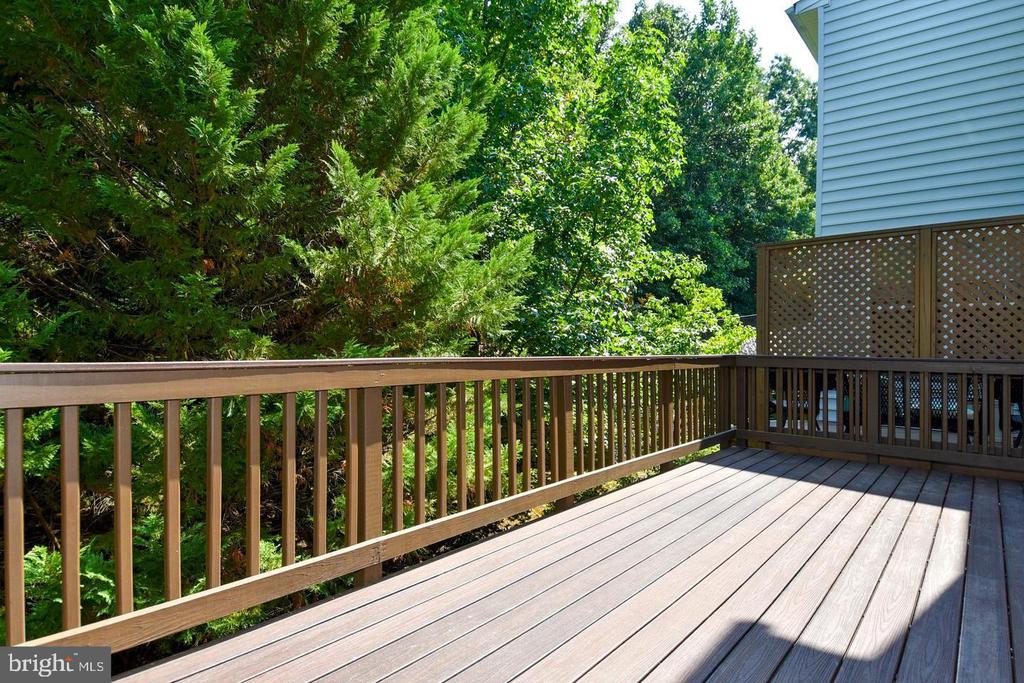 7810 LOCUST LEAF LANE