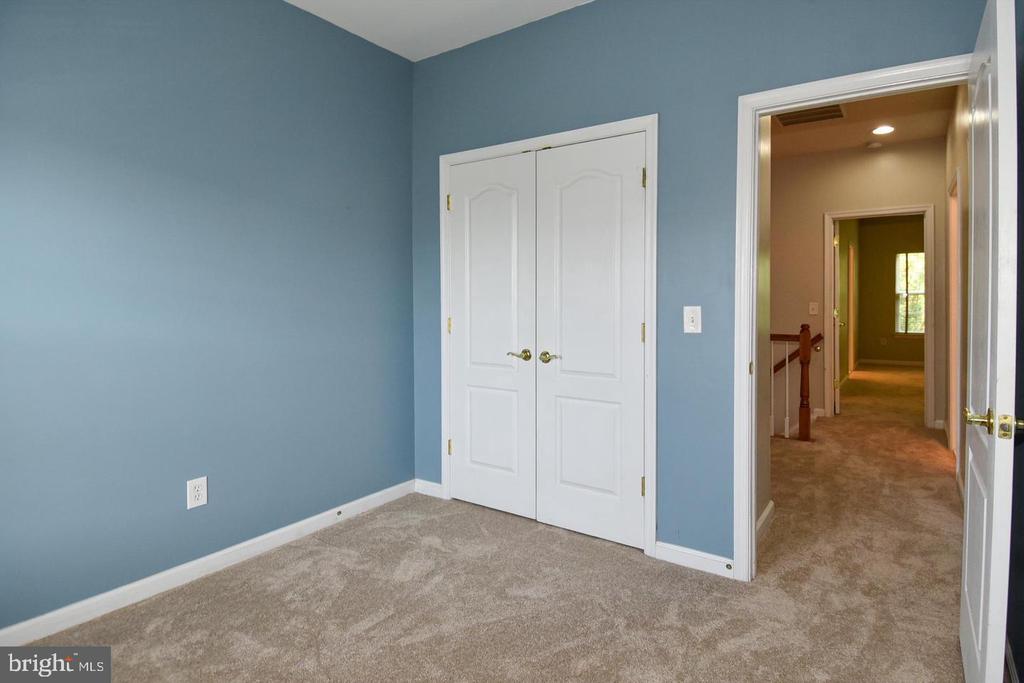 7810 LOCUST LEAF LANE