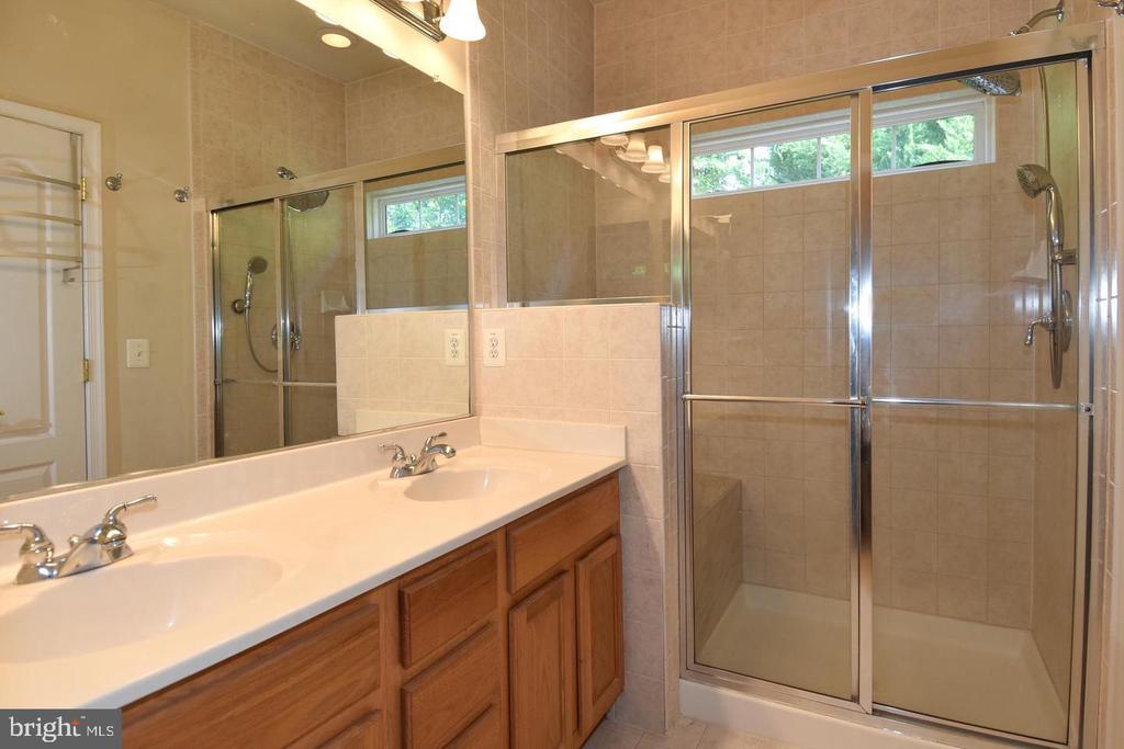 7810 LOCUST LEAF LANE