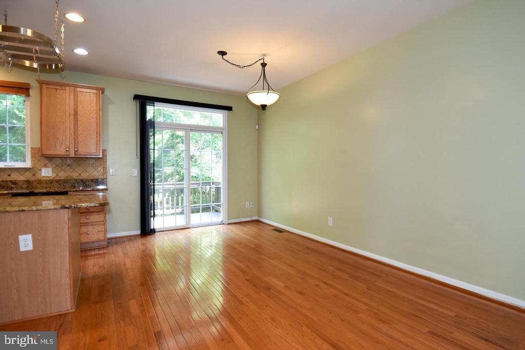 7810 LOCUST LEAF LANE