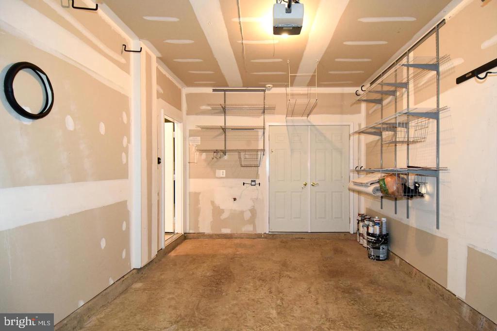 7810 LOCUST LEAF LANE