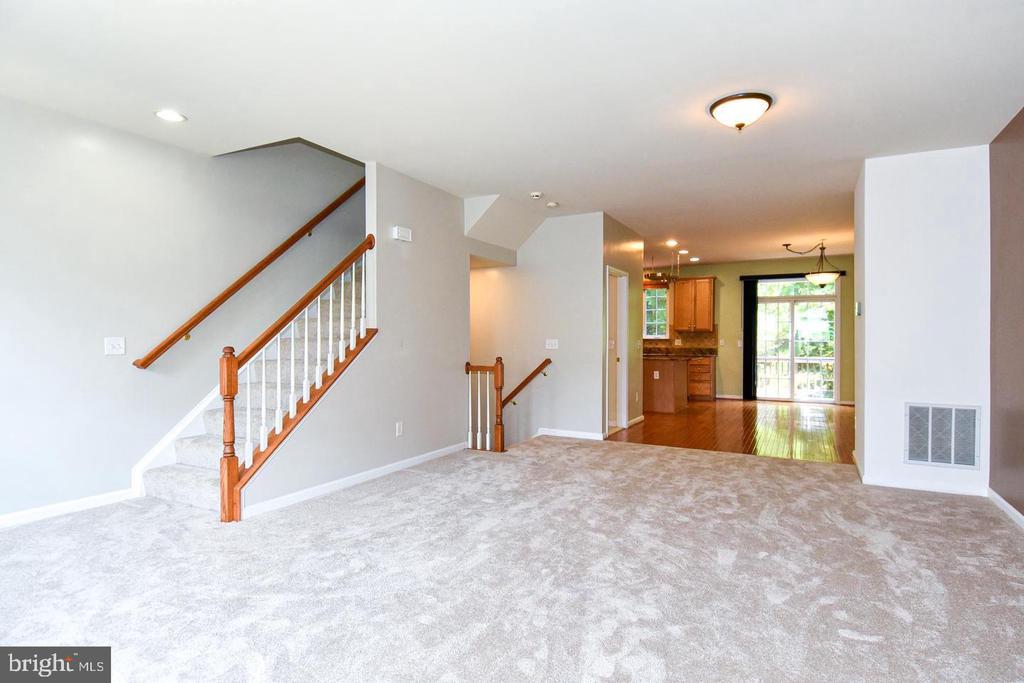 7810 LOCUST LEAF LANE